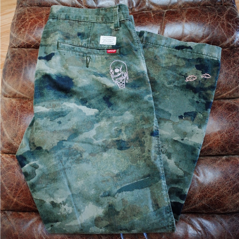 LEVIS CAMO PANTS